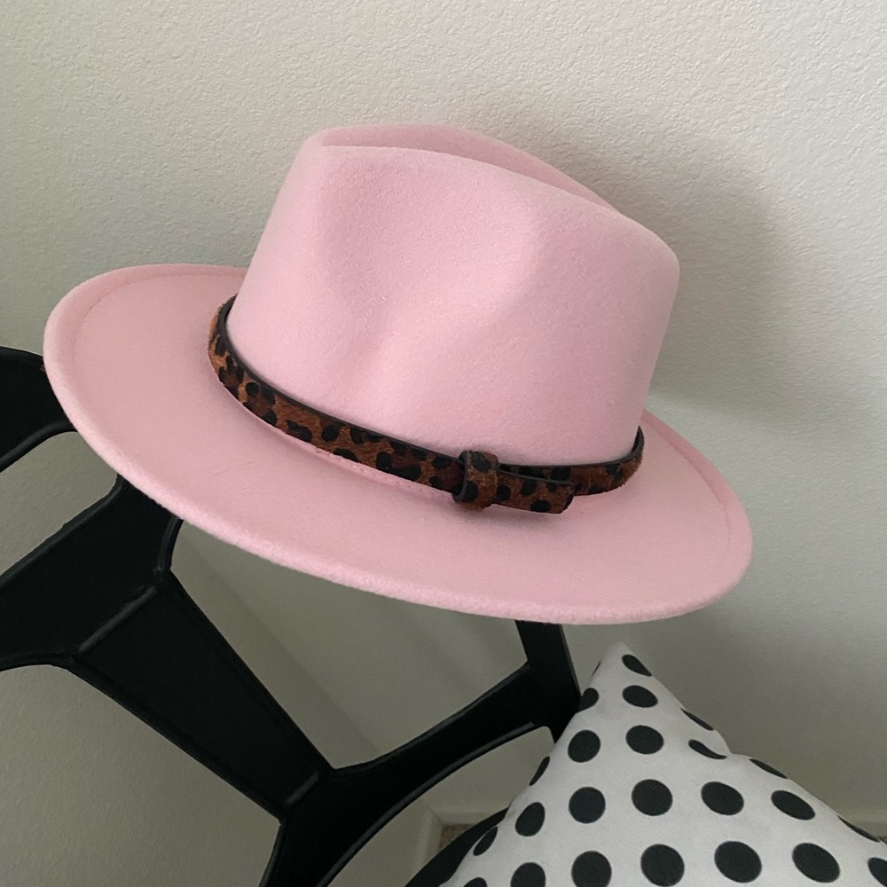 Vintage Leopard pink rancher style hat with leopard band. Never been worn.
